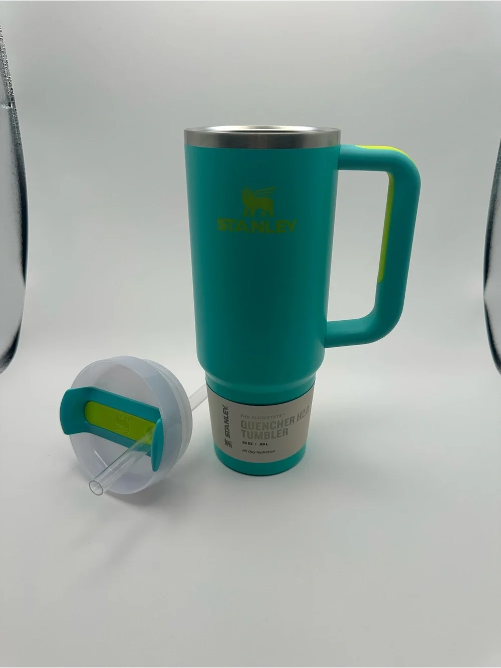 Stanley Quencher H2.0 Tumbler - Tropical Teal with Lime Accent 30 oz - Picture 2 of 4